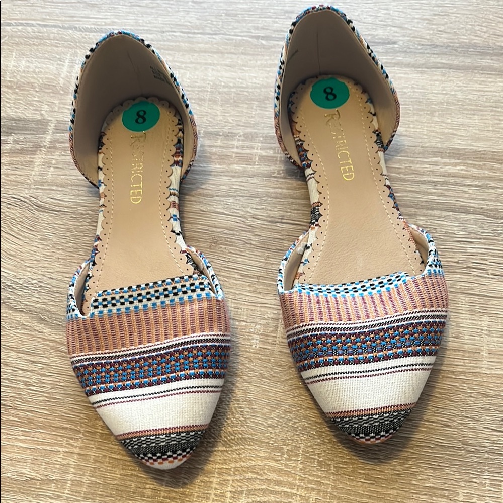 Textured Patterned South American Inspired Slip On Women's Flats. Size 8.